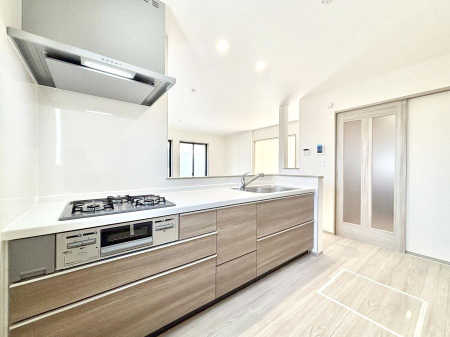 �L�b�`���@������2-1�������`Kitchen�`�@�u���������͉�����낤�v����ȃL�b�`���Ȃ�v�������藿�����ł����Ⴂ�܂��B�L�b�`������̓��r���O����]�ł��܂��B�Ƒ����Ȃ��邨�Ƃ������ɂ������܂��B