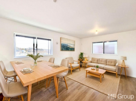 ���r���O�@�������R�������`Living�`�@�Ƒ��̐H����c���̂ق��A�q�ǂ���V�΂�����A�F�l���������肷��LDK�͏Z�܂��̒��S�B�����ԉ߂����ꏊ������A���̋�Ԃ͏Z�܂��S�̂̋��S�n�����E���܂��B ���Ƌ��CG�ł�