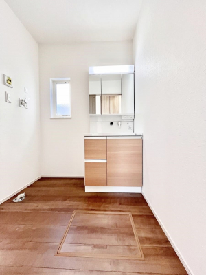 ���ʑ�E���ʏ��@�������R�������`Dressing Room�`�@�Â��Ȃ肪���Ȑ��ʏ�����������ƍ̌��Ɗ��C���\�Ȃ̂ŋC�����悭���g�������܂��B�O�ʋ��^�C�v�̐��ʑ�͋������[�ŎU�炩�肪���Ȑ��ʏ����X�b�L����