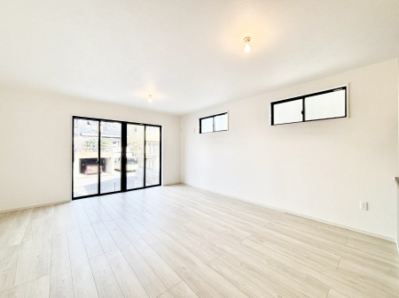 ���r���O�@�傫�ȑ����炽���Ղ�̗z���ƕ����������郊�r���O