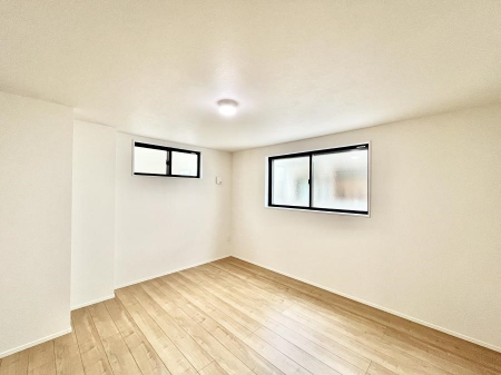 �Q���@�����`Bed Room�`�@�������������̂��ˌ��Ẵ����b�g�ł��B���Ƒ������������ƂŎ苷�Ɋ����Ă����Z�܂����ˌ��Ăł͊e�����v���C�o�V�[��ۂ��Ƃ��ł��܂��B�Z�܂��ɂ�Ƃ肪���܂�S�������b�N�X�ł��܂���