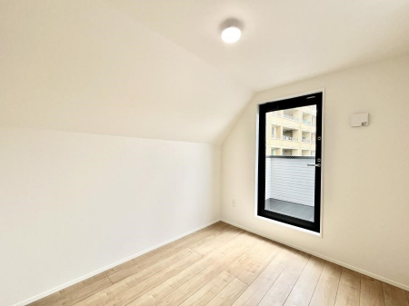 �q�������@�����`Bed Room�`�@�q�������͂��q�l�ɂƂ��đ�Ϗd�Ȗ���������܂��B�q����l�ŉ߂�����Ԃ�^���邱�ƂŁA�h���׋����Ԃ����R�Ƒ����܂����畔���̕Еt����|���Ȃǂ��������ƂɌq����܂��B