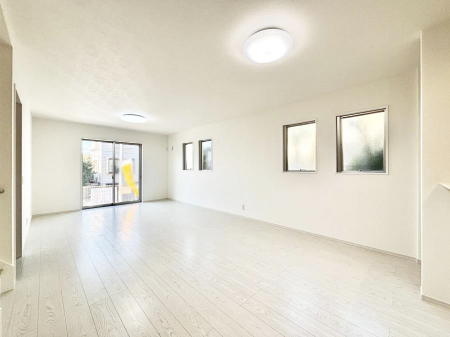 ���r���O�@�傫�ȑ����炽���Ղ�̗z���ƕ����������郊�r���O