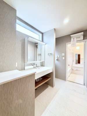 ���̑��@�����`Dressing Room�`  ����������F�����œ��ꂳ��Ă���ƁA�X�b�L���Ɛ�������ۂ������܂��B  ���̗��ɂ͂����Ղ�Ǝ��[�X�y�[�X��W�������I  �����́A�V���v�����@�\�����d�����āB