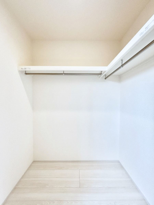 ���̑��@�����`Walk-in Closet�`�@�K�v�Ȃ��̂�R�[�f�B�l�[�g���ꗗ���Ċm�F�ł��A�g�x�x�⏀�����Z���ԂōςރE�H�[�N�C���N���[�[�b�g��ݒu���܂����B�Ƃ̒�����������Ƃ�����֗��Ȏ��[�X�y�[�X�ł��B