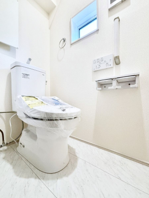 �g�C���@�����`Toilet�`�@�Y��E�X�b�L���E���K�ȃE�H�V�����b�g�t�g�C���ł��낰���Ԃł��B1�A2�K���Ƀg�C���X�y�[�X�I�̌������薾�邭�A���K��ԂƂȂ��Ă���܂��������g���ꏊ�����炱���̔z���ł��I