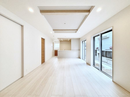 ���̑����ρ@�����`Living�`�@LDK��19.75���ƊJ���I�ȍL���B�l�C�̑ΖʃL�b�`���̗p�􂲉Ƒ��Ŋ������Ԃł����Ƃ肠���炵�ƐS�n�悢�Z�����a���ґ�Ȏ��Ԃ����Ƒ��݂�Ȃł��߂����������B