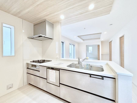 �L�b�`���@�����`Kitchen�`  ���r���O�����n����J�E���^�[�L�b�`���B  ���������Ȃ���Ƒ��ƃR�~���j�P�[�V�������Ƃ�邾���łȂ��A�傫�ȊJ���������邱�Ƃ��ł��܂��B  ���q�l�̐����������邱�Ƃ��ł��܂��ˁI