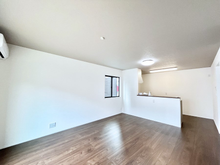 ���̑����ρ@�Ƒ��̏Ί炪���R�Ɛ��܂�Ă���A����ȕ��͋C�̃_�C�j���O�Ɏd�オ���Ă��܂��B