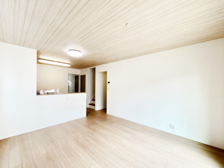 ���̑����ρ@�ΖʃL�b�`�������r���O�C���K�i���̗p�������r���O�͉Ƒ����J�[�܂��Ԃł��I