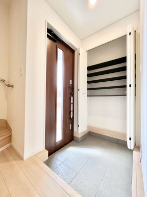 ���̑����ρ@�����Ղ���[�ł���V���[�Y�{�b�N�X�ŉƑ��S���̌C���A���ւ�������B  