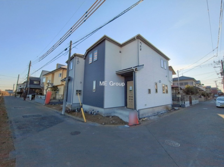 ���n�O�ώʐ^�@�`Exterior�`�@�O�ʓ��H�F�쐼 4.63m �����A�k�� 4m �����@��w�̈�ˌ��Ă𒆐S�Ƃ����X���݂����R�Ƒ����A���ӂ͍��������������Ă��Ȃ��̂ŁA�΂̑����ՐÂȎ����������ł��B