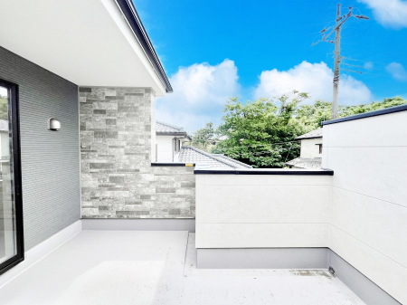 �o���R�j�[�@�����`Balcony�`  �o���R�j�[�͉������z���������݁A���z�c����󕨂��C�����悭�������Ƃ��ł��܂��B  �g���₷���J���I�ȃo���R�j�[�ł����z�����������Ղ�~�蒍���A�o���R�j�[�t���Z�܂��B  
