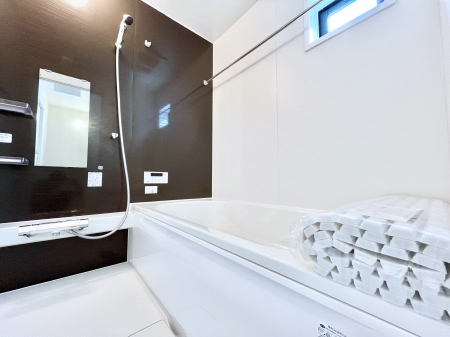 �����@�������Q�������`Bath Room�`�@���t���̃o�X���[���́A�̌������薾�邭�C�����̗ǂ���Ԃł��B�������邱�ƂŁA���C�����ǍD�B������芰����o�X���[���ŁA�����̃o�X�^�C�����y���݂ɂȂ肻���ł��B