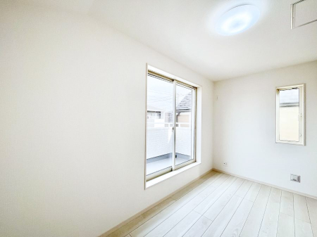 ���̑����ρ@�����`Bed Room�`�@2�ʍ̌����m�ۂ������邢�����́A���ʂ����ǂ��A��ϋ��S�n�̗ǂ���ԂƂȂ��Ă���܂��B�u�₩�ȕ��������ċN���钩�́A���K�����̎n�܂�ɁI���������ʕ����ƂĂ��ǂ��Z�܂���