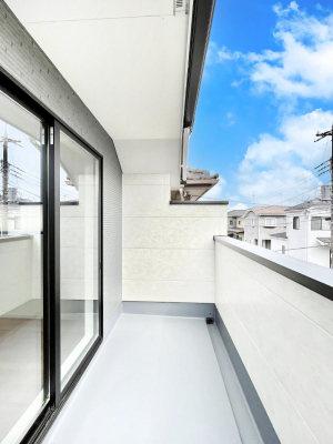 �o���R�j�[�@�����`Balcony�`  �o���R�j�[�͉������z���������݁A���z�c����󕨂��C�����悭�������Ƃ��ł��܂��B  �g���₷���J���I�ȃo���R�j�[�ł����z�����������Ղ�~�蒍���A�o���R�j�[�t���Z�܂��B  