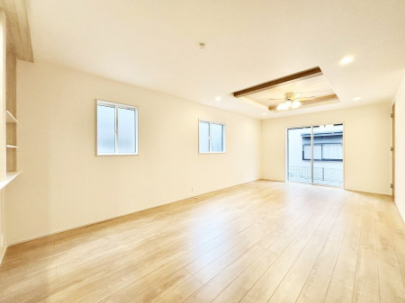 ���r���O�@�傫�ȑ����炽���Ղ�̗z���ƕ����������郊�r���O