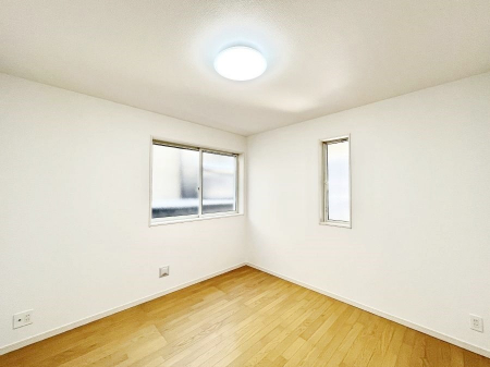 ���̑����ρ@�����`Bed Room�`�@�������������̂��ˌ��Ẵ����b�g�ł��B���Ƒ������������ƂŎ苷�Ɋ����Ă����Z�܂����ˌ��Ăł͊e�����v���C�o�V�[��ۂ��Ƃ��ł��܂��B�Z�܂��ɂ�Ƃ肪���܂�S�������b�N�X�ł��܂���