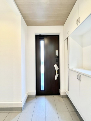 ���ց@�K���X�X���b�g�̓��������փh�A�������Ɍ���͂��Ă���܂�