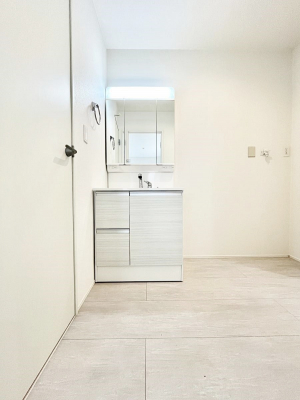 ���ʑ�E���ʏ��@�O�ʋ��̗��ɁA���ϕi��q���p�i�Ȃǂ����[�\�B���ʑ����������ƕۂ��܂��I