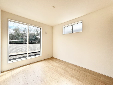 �q�������@�����`Bed Room�`�@�q�������͂��q�l�ɂƂ��đ�Ϗd�Ȗ���������܂��B�q����l�ŉ߂�����Ԃ�^���邱�ƂŁA�h���׋����Ԃ����R�Ƒ����܂����畔���̕Еt����|���Ȃǂ��������ƂɌq����܂��B