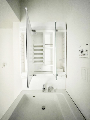 ���̑����ρ@�O�ʋ��̗��ɁA���ϕi��q���p�i�Ȃǂ����[�\�B���ʑ����������ƕۂ��܂��I