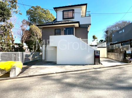 ���n�O�ώʐ^�@�O�ρ`Exterior�`�@��s���œ���̃X���[���C�t���΂Ɉ͂܂ꂽ�y�n�͓s��̌�����Y���ꂻ���B�l�G��ʂ��Ď��R�ƐG�ꍇ����X�|�b�g�����ӂɂ͐��肾������I�Z�݂����Ȃ�ƁB��炵�������B