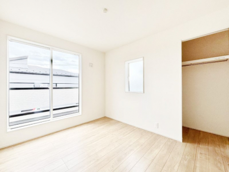 ���̑����ρ@�������Q�������`Bed Room�`�@�؂̉����肪�₳�����t���[�����O�͈��炬�������炷�v���C�x�[�g��ԁB����߂̃t���[�����O�ł��̂ŁA�ǎ��Ƃ��}�b�`���A���������X�ɍL�������Ă������ʂ��B