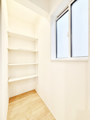 ���[�@�������P�������`Pantry�`�@�L�b�`�����Ɏ��[�X�y�[�X��ݒu�I�H�i���X�g�b�N�ł���֗��ȏꏊ�ł��B�L�b�`���͉Ƃ̒��ł����������ꏊ�B��펞�ɔ����Ă̔��H����~�X�y�[�X�Ƃ��Ă��g����̂��S�����ł��ˁB