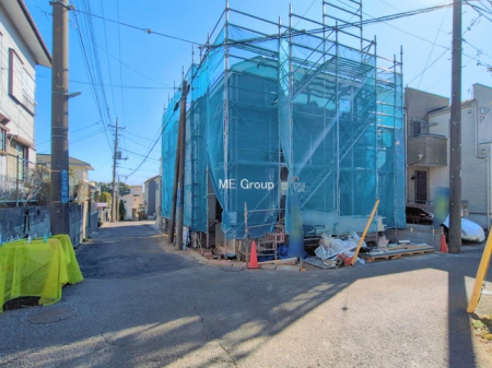 ���n�O�ώʐ^�@�`Exterior�`�@�O�ʓ��H�F�k�� 4.07m �����A�k�� 4.07m �����@��w�̈�ˌ��Ă𒆐S�Ƃ����X���݂����R�Ƒ����A���ӂ͍��������������Ă��Ȃ��̂ŁA�΂̑����ՐÂȎ����������ł��B