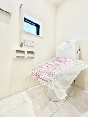 �g�C���@�����`Toilet�`�@�Y��E�X�b�L���E���K�ȃE�H�V�����b�g�t�g�C���ł��낰���Ԃł��B1�A2�K���Ƀg�C���X�y�[�X�I�̌������薾�邭�A���K��ԂƂȂ��Ă���܂��������g���ꏊ�����炱���̔z���ł��I