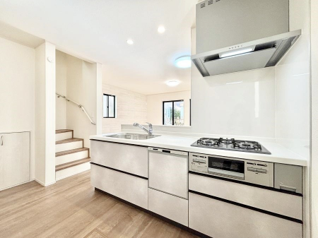 �L�b�`���@�����`Kitchen�`  ���r���O�����n����J�E���^�[�L�b�`���B  ���������Ȃ���Ƒ��ƃR�~���j�P�[�V�������Ƃ�邾���łȂ��A�傫�ȊJ���������邱�Ƃ��ł��܂��B  ���q�l�̐����������邱�Ƃ��ł��܂��ˁI