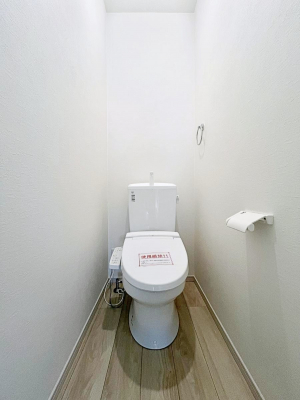 �g�C���@�g�C����1�K��2�K���ꂼ��ɔz�u����Ă��ĂƂĂ��֗��ł��B 