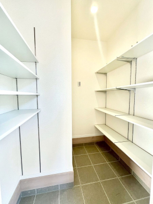 ���̑����ρ@�ݔ����Q�������V���[�Y�C���N���[�N�t���I�J���x�r�[�J�[���u���܂��B   