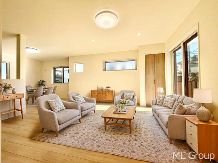 ���r���O�@�������Q�������`Living�`�@�Ƒ��̐H����c���̂ق��A�q�ǂ���V�΂�����A�F�l���������肷��LDK�͏Z�܂��̒��S�B�����ԉ߂����ꏊ������A���̋�Ԃ͏Z�܂��S�̂̋��S�n�����E���܂��B���Ƌ��CG�ł�