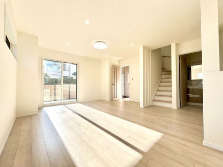 ���̑����ρ@�������Q�������`Living�`�@���r���O�ɊK�i�̂���Ԏ��ł���Ƒ��̃R�~���j�P�[�V�������X���[�Y�Ɏ��܂��ˁ��Ƃ肠���炵�ƐS�n�悢�Z�����a���ґ�Ȏ��Ԃ����Ƒ��݂�Ȃł��߂����������B  