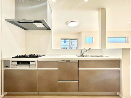 �L�b�`���@�������Q�������`Kitchen�`�@��b���e�ރ��r���O�A�������������Ȃ�L�b�`���B�Ƃ́A�������������ł͂Ȃ��A��炵��������A���K�ɂ���ꏊ�B�Ί�̖����A���炬�̓��X�̂��߂ɁA�ŐV�̐ݔ��E�d�l���̗p�B