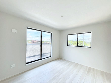 ���̑����ρ@�����`Bed Room�`�@�������������̂��ˌ��Ẵ����b�g�ł��B���Ƒ������������ƂŎ苷�Ɋ����Ă����Z�܂����ˌ��Ăł͊e�����v���C�o�V�[��ۂ��Ƃ��ł��܂��B�����d�l�ʐ^