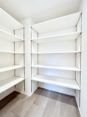 ���̑����ρ@�L�b�`���ɂ̓p���g���[�I�H�ނ̃X�g�b�N�͂������A���p�i�̎��[�Ȃǎg�����͂��낢��I