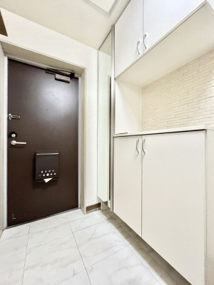 ���̑����ρ@�����Ղ���[�ł���V���[�Y�{�b�N�X�ŉƑ��S���̌C���A���ւ�������B  