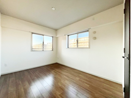 ���̑����ρ@�����`Bed Room�`�@2�ʍ̌����m�ۂ������邢�����́A���ʂ����ǂ��A��ϋ��S�n�̗ǂ���ԂƂȂ��Ă���܂��B�u�₩�ȕ��������ċN���钩�́A���K�����̎n�܂�ɁI���������ʕ����ƂĂ��ǂ��Z�܂���  