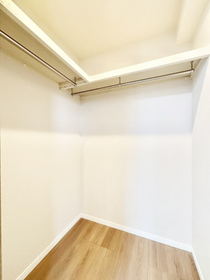 ���̑��@�����`Walk-in Closet�`�@�K�v�Ȃ��̂�R�[�f�B�l�[�g���ꗗ���Ċm�F�ł��A�g�x�x�⏀�����Z���ԂōςރE�H�[�N�C���N���[�[�b�g��ݒu���܂����B�Ƃ̒�����������Ƃ�����֗��Ȏ��[�X�y�[�X�ł��B