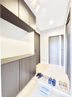 ���ց@�����`Entrance�`�@�Ƃ̒��ł��q�l���}����ŏ��̏ꏊ�ł��錺�ւ́A�Ƃ̈�ۂ��̂��̂ł��I�L�x�Ȍ��֎��[�ŁA����Y��ɕۂ��Ƃ��o���܂��􌺊ւɂ͂����Ղ���[�̉��ʔ��������I