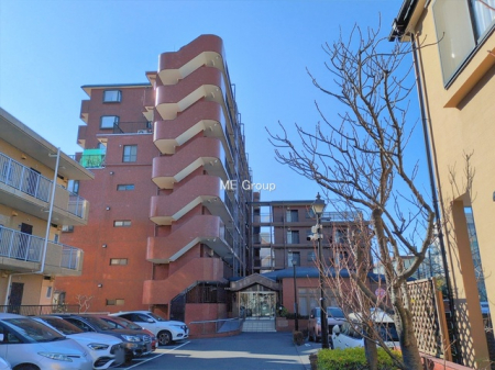 ���n�O�ώʐ^�@�`Exterior�`�@�ՐÂȏZ��n�Ŏq��ĉƑ��Ƀs�b�^���B�����̂��U�������K�ȗ΂Ɍb�܂ꂽ�G���A�ŁA���R�ɕ�܂ꂽ���₩�ȕ�炵���������邽�߂́A��Ƃ肠��Z���������Ă��܂��B