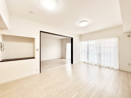 ���̑����ρ@�����`Living�`�@�L���ȗz�������̏ꏊ���Ƃ炵�����B�����邱�̋�Ԃ݂͂�Ȃ̏Ί炪�W���ꏊ�A����Y��A���邱�Ƃ̂Ȃ����킢���Ȃ���b���y���ގ��ԁA��������̎v�����Ԃ���ꏊ�B