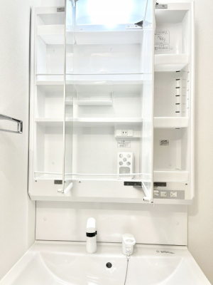 ���̑����ρ@�O�ʋ��̗��ɁA���ϕi��q���p�i�Ȃǂ����[�\�B���ʑ����������ƕۂ��܂��I