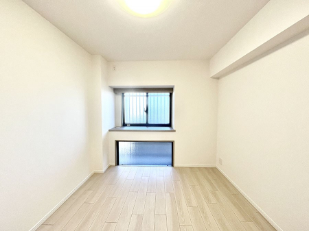 �q�������@�����`Bed Room�`�@�q�������͂��q�l�ɂƂ��đ�Ϗd�Ȗ���������܂��B�q����l�ŉ߂�����Ԃ�^���邱�ƂŁA�h���׋����Ԃ����R�Ƒ����܂����畔���̕Еt����|���Ȃǂ��������ƂɌq����܂��B