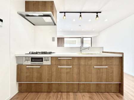 �L�b�`���@���������Ȃ���ł����Ƒ��Ƃ̉�b���y���߂�ΖʃL�b�`��