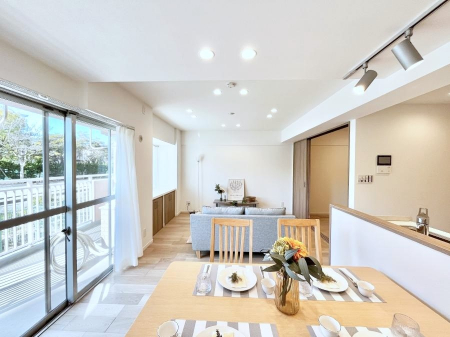 ���r���O�@�傫�ȑ����炽���Ղ�̗z���ƕ����������郊�r���O  