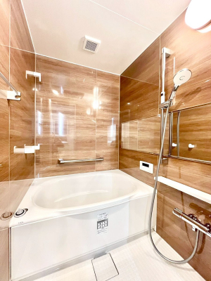 �����@�����`Bath Room�`�@�������������͋C�̗����Ŗ����Ɍ����ă��t���b�V���B������芰����o�X���[���ŁA�����̃o�X�^�C�����y���݂ɂȂ肻���ł��B���g�����������y���߂�L�X�����B